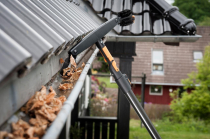 FISKARS QUICKFIT GUTTER CLEANER & TELESCOPIC SHAFT